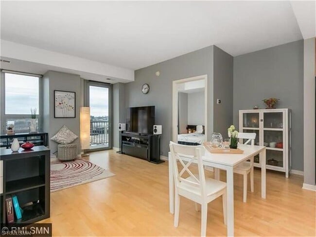 929 Portland Ave in Minneapolis, MN - Building Photo - Building Photo