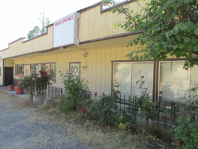 38797 California 41 in Oakhurst, CA - Building Photo - Building Photo