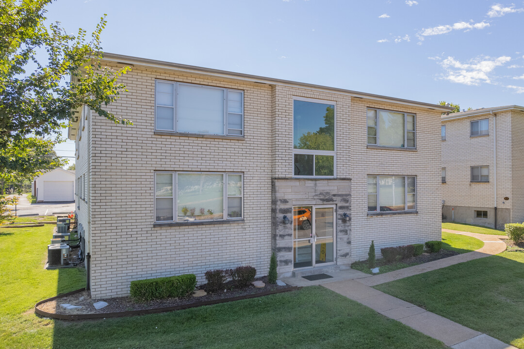 Gravois Place Apartments in St. Louis, MO - Building Photo