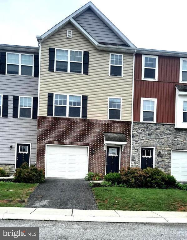 property at 806 Admiral's Quay Dr