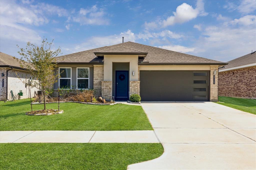 8115 Brahman Ln in Arcola, TX - Foto de edificio