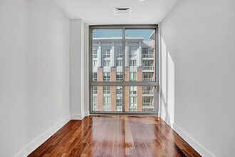 201 Marin Blvd in Jersey City, NJ - Foto de edificio - Building Photo