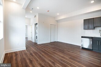 212 Manheim St in Philadelphia, PA - Building Photo - Building Photo