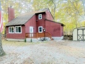 235 Scenic Dr in East Stroudsburg, PA - Building Photo