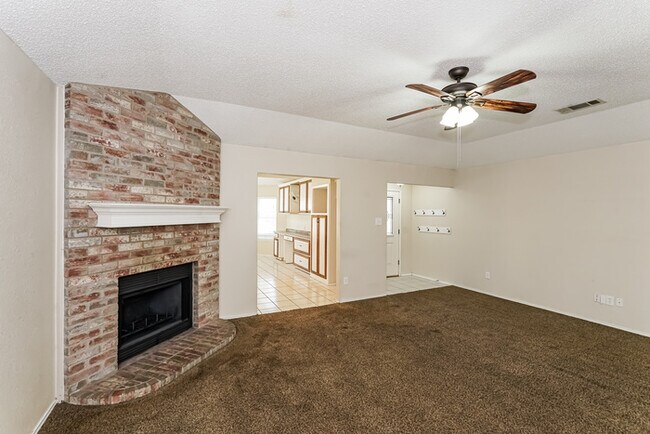 806 Love Wood Ln in Arlington, TX - Building Photo - Building Photo