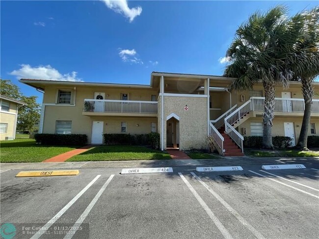 10110 Twin Lakes Dr in Coral Springs, FL - Building Photo - Building Photo