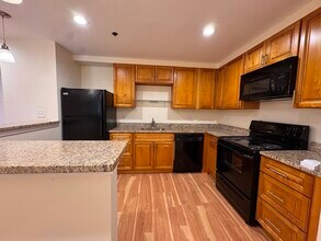 324 Washington St in Wellesley, MA - Building Photo - Building Photo