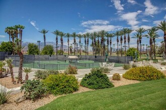 272 Desert Falls Dr E in Palm Desert, CA - Building Photo - Building Photo