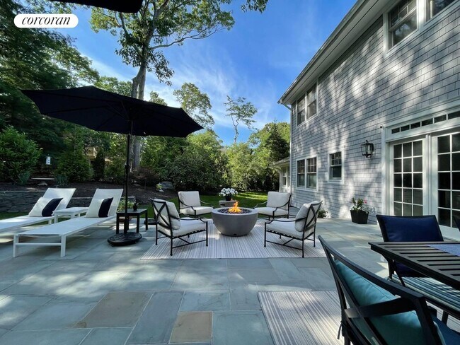 36 Springwood Way in East Hampton, NY - Building Photo - Building Photo