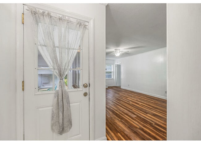 3308 Kelwin Ave in Brunswick, GA - Foto de edificio - Building Photo