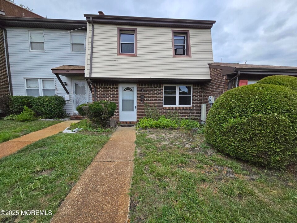4 Greenwood Loop Rd in Brick, NJ - Building Photo