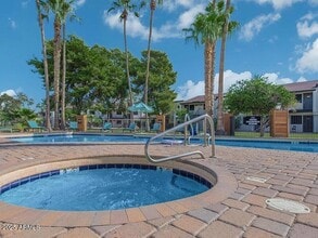 13517 W Glendale Ave in Glendale, AZ - Foto de edificio - Building Photo