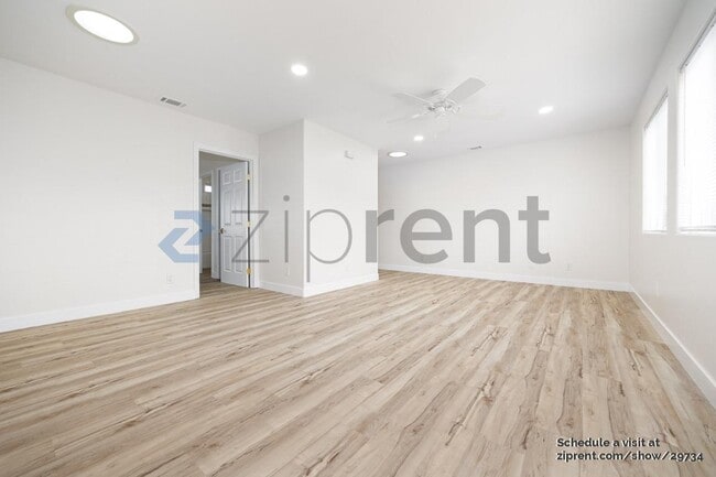 5292 Santa Margarita St in San Diego, CA - Foto de edificio - Building Photo