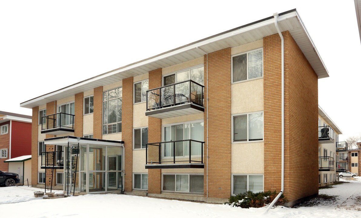 Sherry Manor in Edmonton, AB - Building Photo
