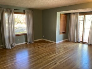 2203 W Division St in Grand Island, NE - Foto de edificio - Building Photo