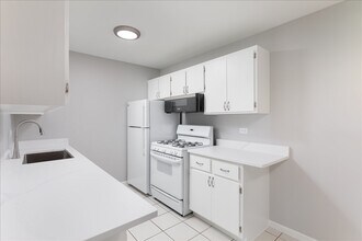 5740 East Ave in Countryside, IL - Building Photo - Building Photo