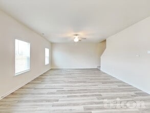 244 Oliver Dr in Locust Grove, GA - Foto de edificio - Building Photo