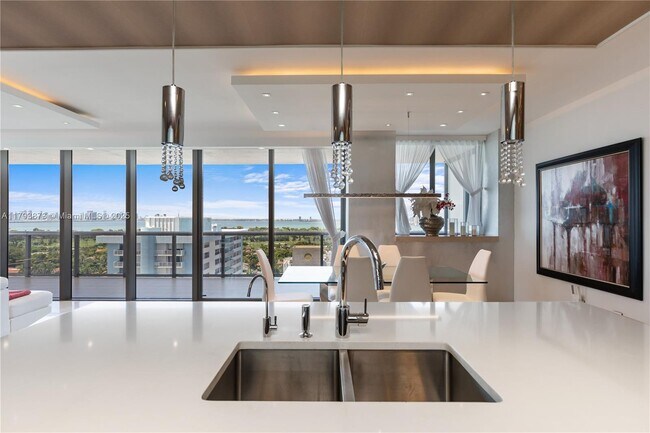 5875 Collins Ave in Miami, FL - Building Photo - Building Photo