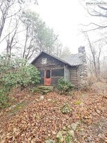 10884 NC-105 in Banner Elk, NC - Building Photo