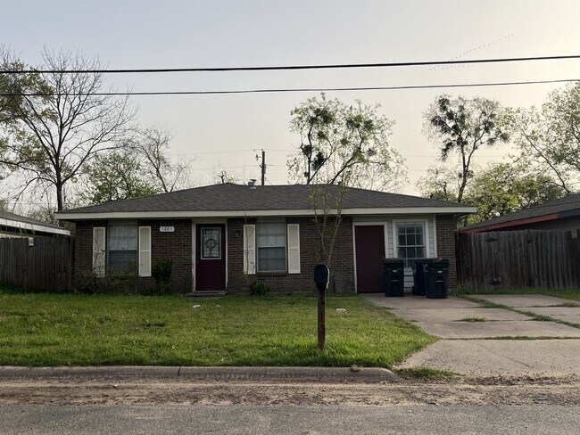 property at 1201 Detroit St