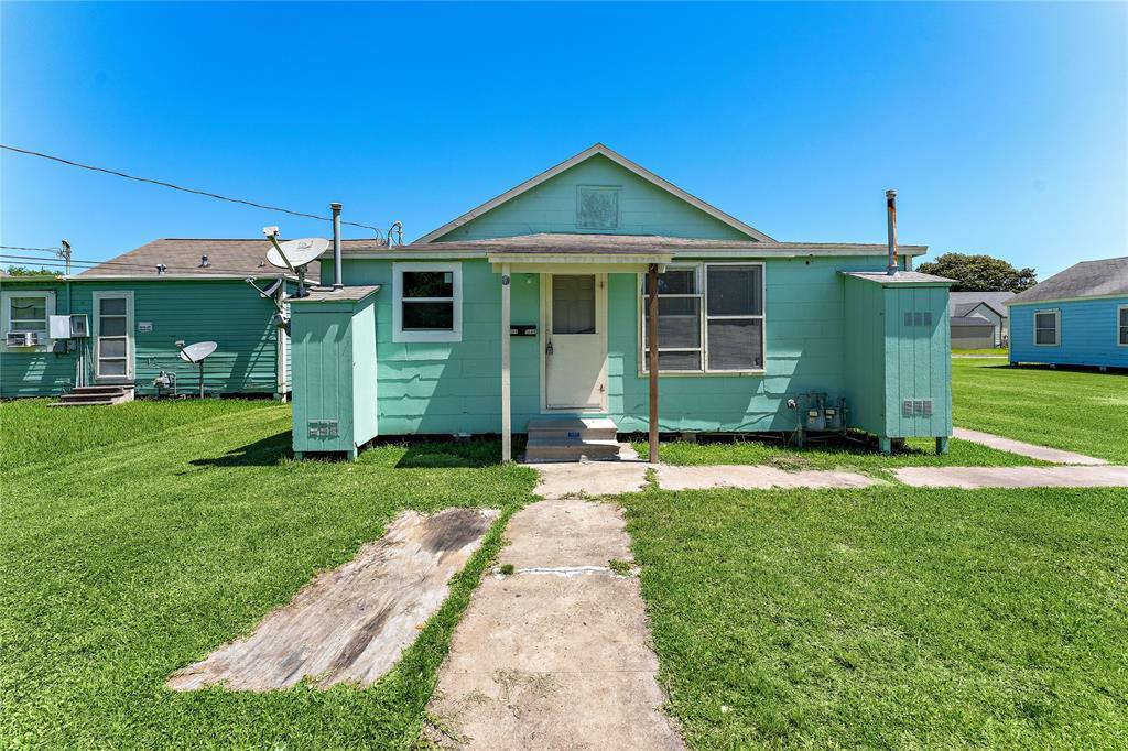 911 4th St N-Unit -Rear in Texas City, TX - Building Photo