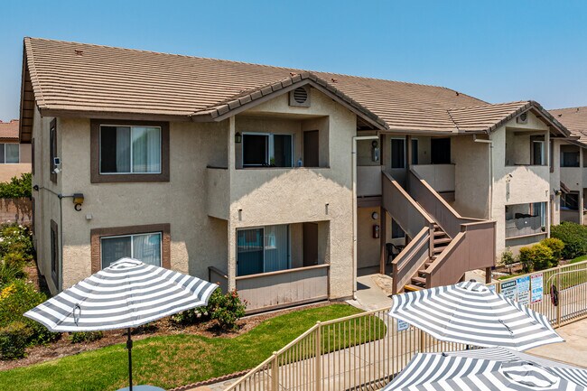 Cactus Grove Apartments in Rialto, CA - Foto de edificio - Building Photo