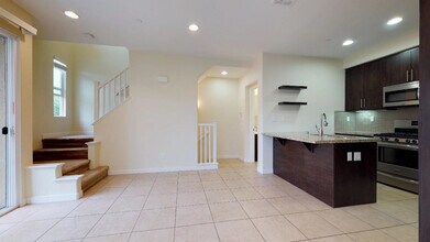 2159 Cosmo Way in San Marcos, CA - Building Photo - Building Photo