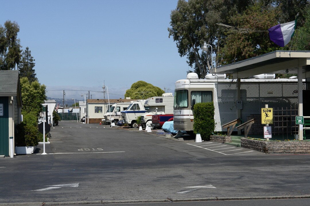 Trailer Rancho in Redwood City, CA - Building Photo