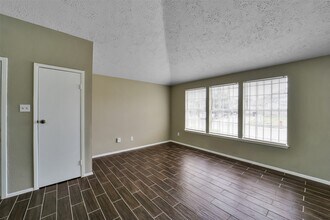 10036 Woodico Dr in Houston, TX - Building Photo - Building Photo