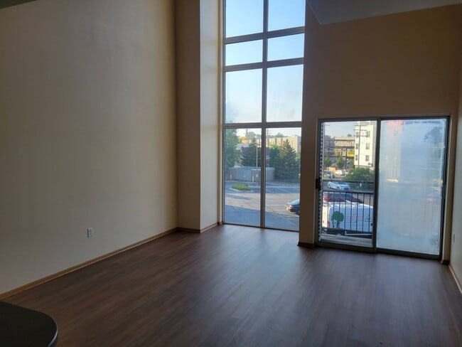 2121 S Kinnickinnic Ave in Milwaukee, WI - Building Photo - Building Photo