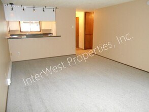 6428-6428 Northeast Pacific Street in Portland, OR - Building Photo - Building Photo