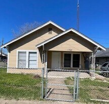 1725 McFerrin Ave in Waco, TX - Building Photo