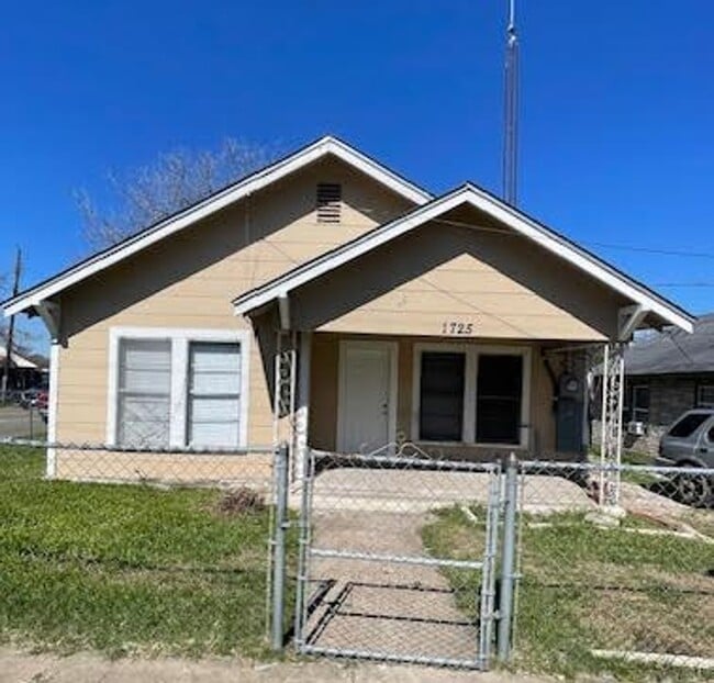 property at 1725 McFerrin Ave