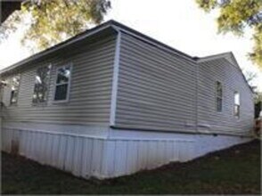 1007 E Mcintosh Rd in Griffin, GA - Building Photo - Building Photo