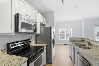 1732 Pryor Rd SW in Atlanta, GA - Foto de edificio - Building Photo