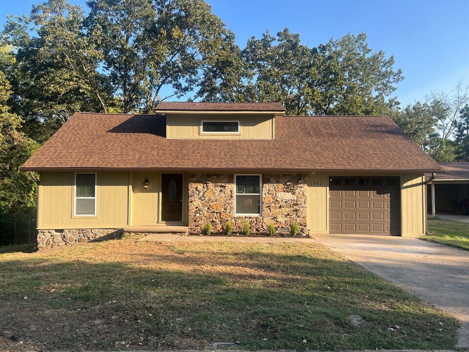 1211 Essex Ln in Sherwood, AR - Building Photo