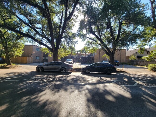 property at 1530 Heights Blvd