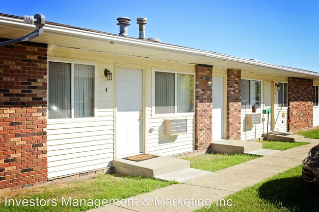 Ramblin Villas in Minot, ND - Building Photo - Building Photo