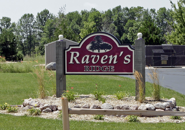 Ravens Ridge Apartments in Denmark, WI - Foto de edificio - Building Photo