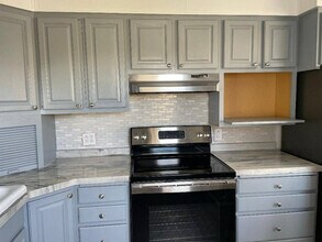 1106 N 60th Ave in West Richland, WA - Foto de edificio - Building Photo