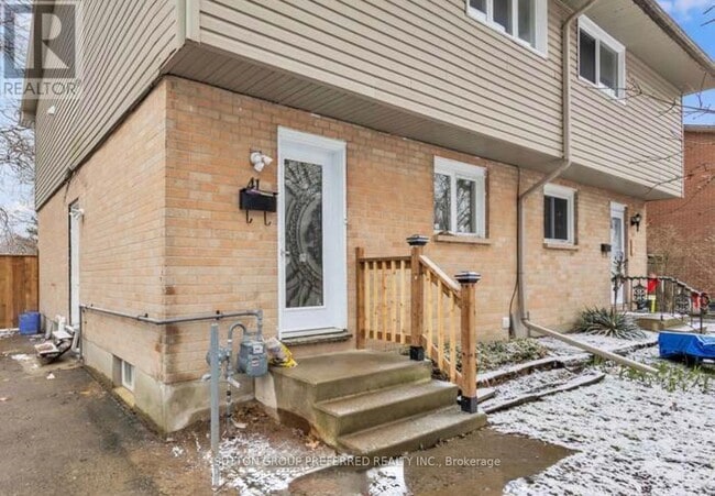 41 Mohegan Crescent in London, ON - Building Photo - Building Photo