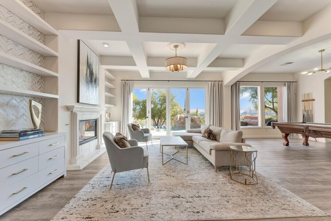 904 Pont Chartrain Dr in Las Vegas, NV - Building Photo
