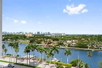 4925 Collins Ave in Miami, FL - Building Photo - Building Photo