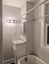 6413 Vine St, Unit #2, 2nd story in Cincinnati, OH - Building Photo - Building Photo