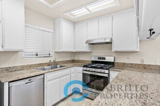 629 Bonair Way in La Jolla, CA - Building Photo - Building Photo