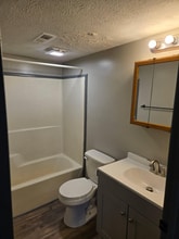 32 Scioto Dr in Heath, OH - Foto de edificio - Building Photo