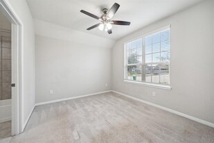 5230 Regal Gem Ln in Katy, TX - Foto de edificio - Building Photo