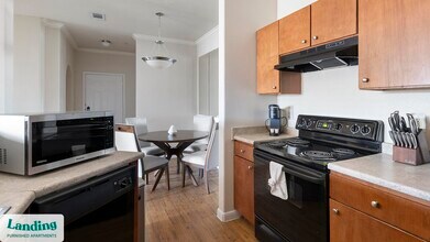 1215 W Slaughter Ln, Unit 2034 in Austin, TX - Foto de edificio - Building Photo