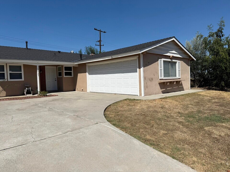 2727 Recinto Ave in Rowland Heights, CA - Building Photo