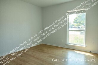 1224 Mockingbird Ln in Desoto, TX - Building Photo - Building Photo